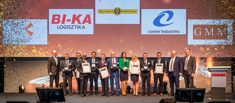 Finale: Nach der Preisverleihung versammelten sich alle Gewinner auf der Bühne. -